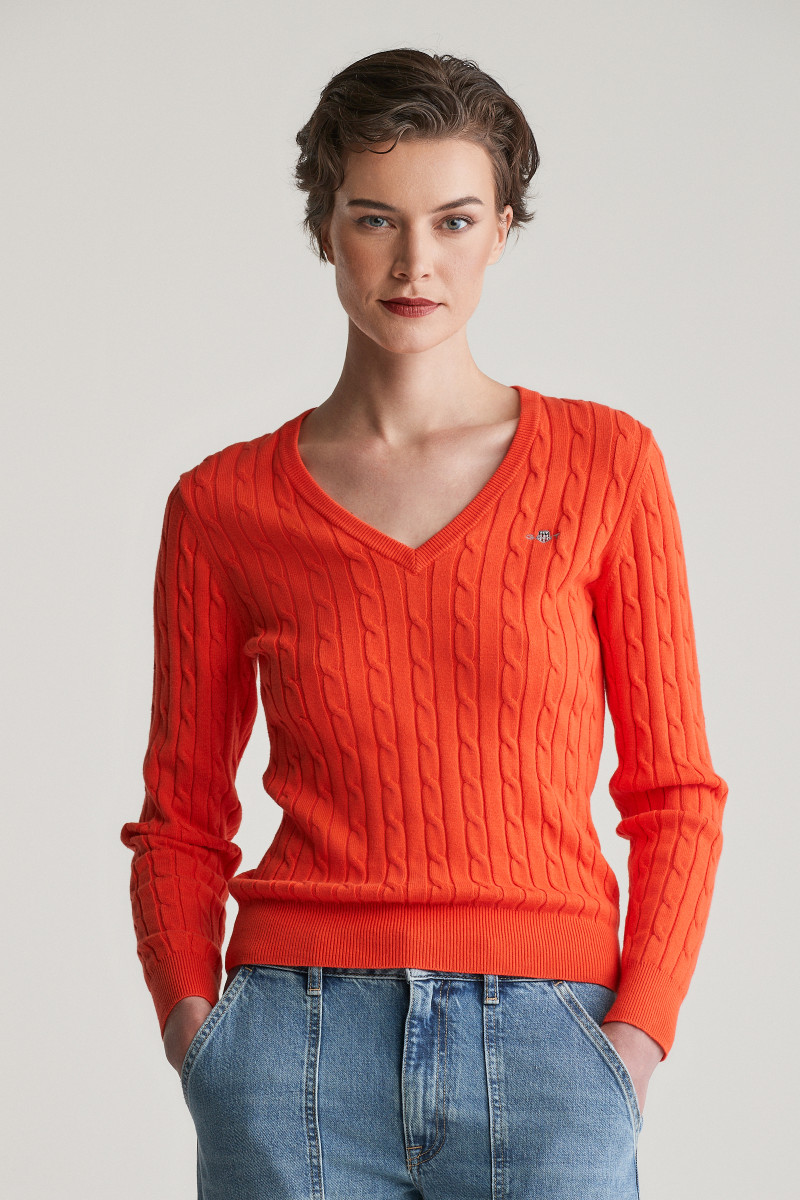 SVETER GANT STRETCH COTTON CABLE V-NECK ORANGE RED