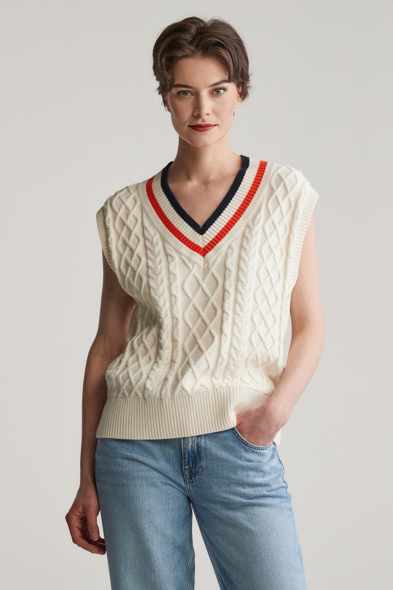 VESTA GANT CONTRAST CABLE V-NECK VEST CREAM