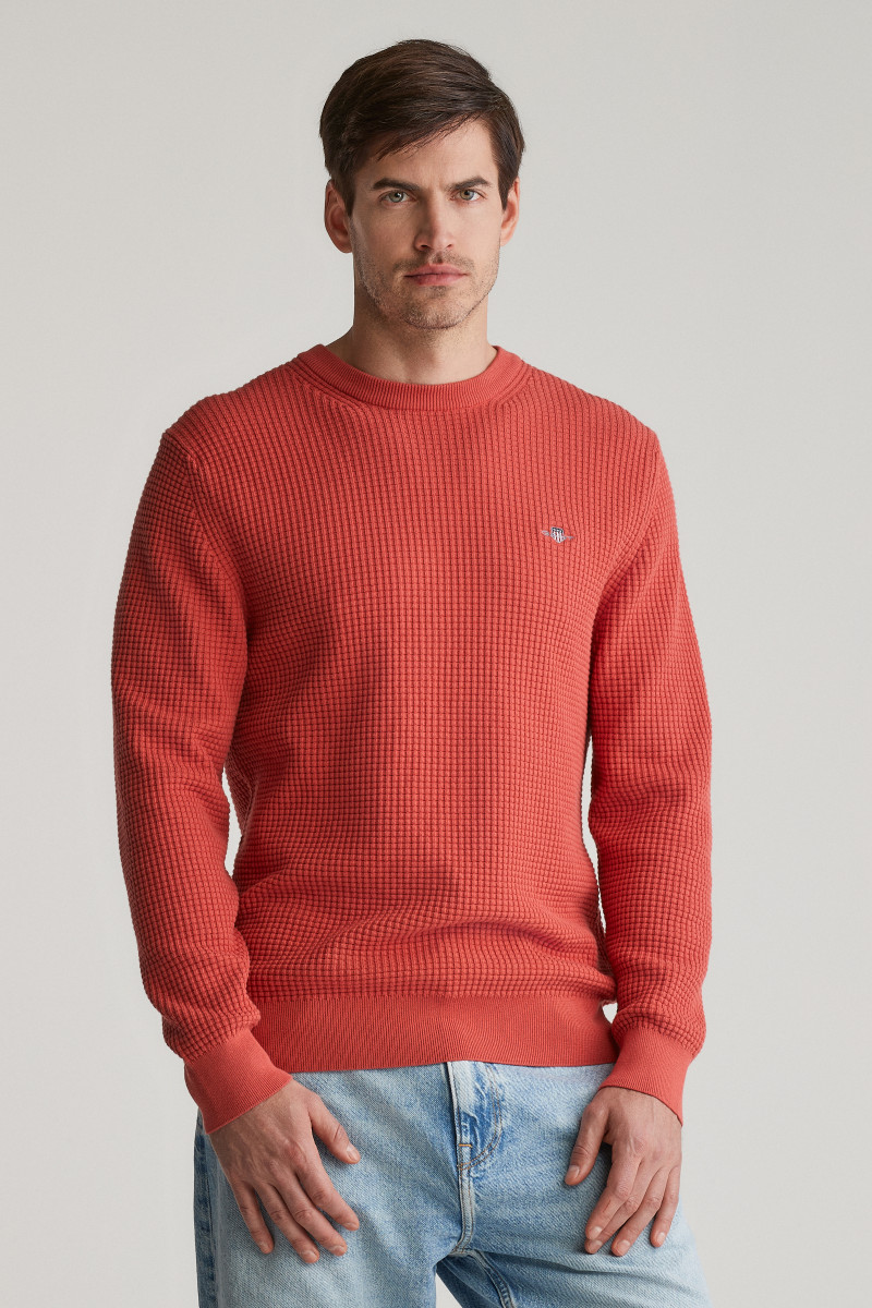 E-shop SVETR GANT TEXTURED COTTON C-NECK BRICK RED