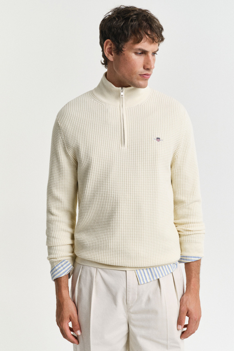 E-shop SVETR GANT TEXTURED COTTON HALF ZIP CREAM