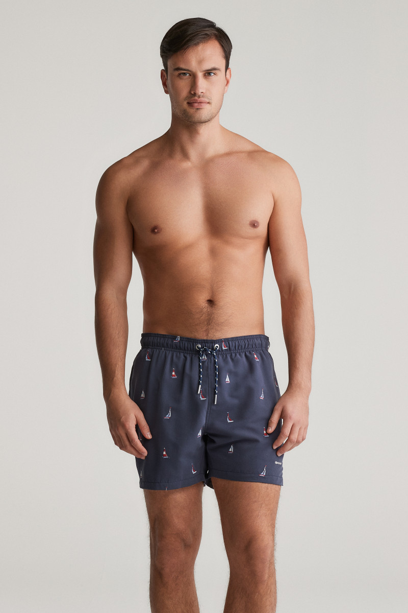 E-shop PLAVKY GANT BOAT EMBROIDERY SWIM SHORTS EVENING BLUE