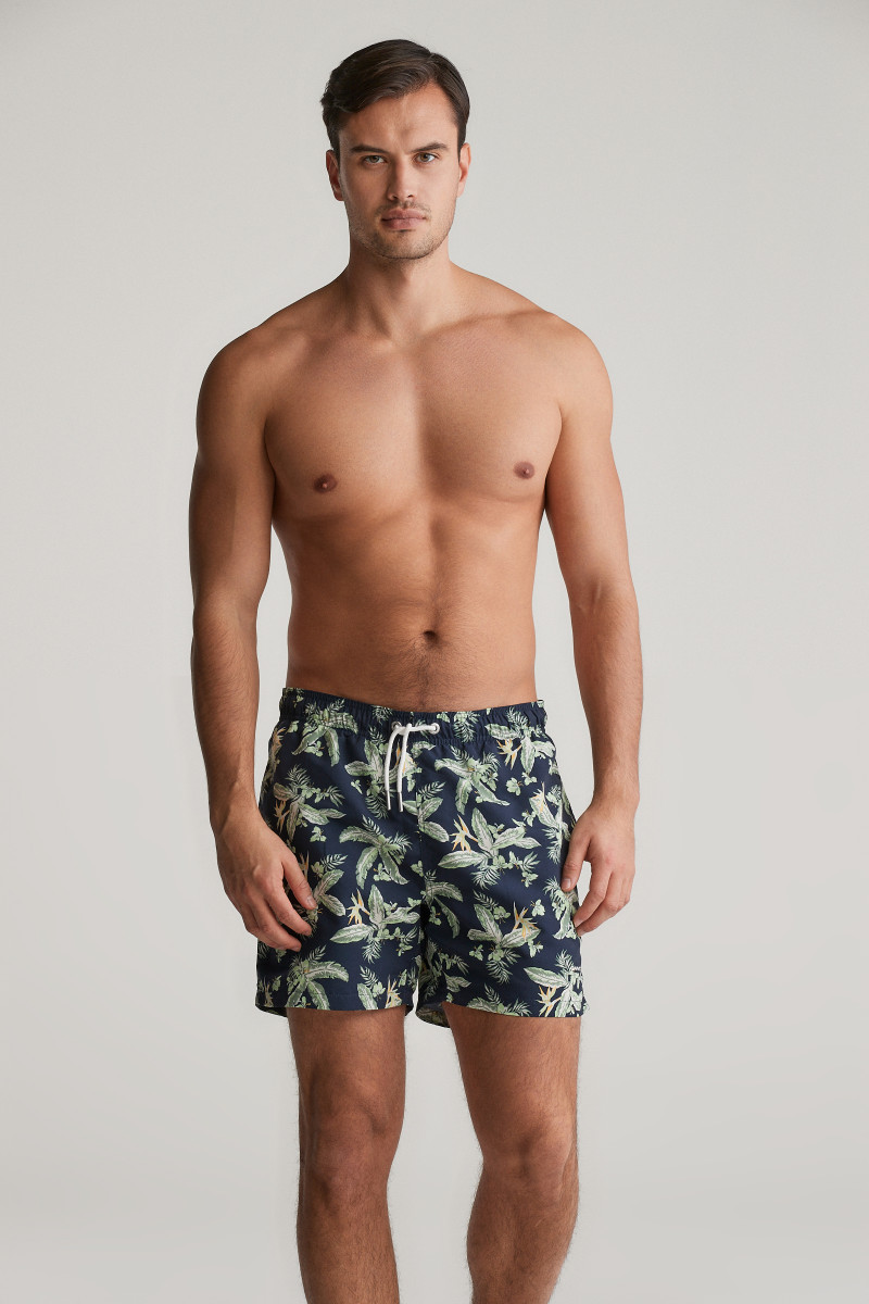 PLAVKY GANT TROPICAL LEAVES PRINT SWIM SHORTS EVENING BLUE