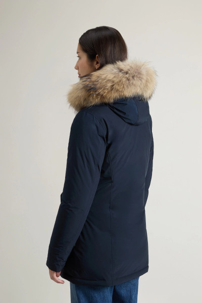 BUNDA WOOLRICH LUXURY ARCTIC RACCOON PARKA - Fotografie č. 4
