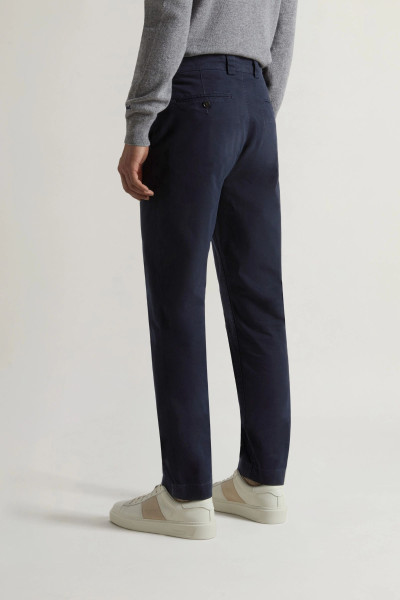 KALHOTY WOOLRICH CLASSIC CHINO PANT - Fotografie č. 3