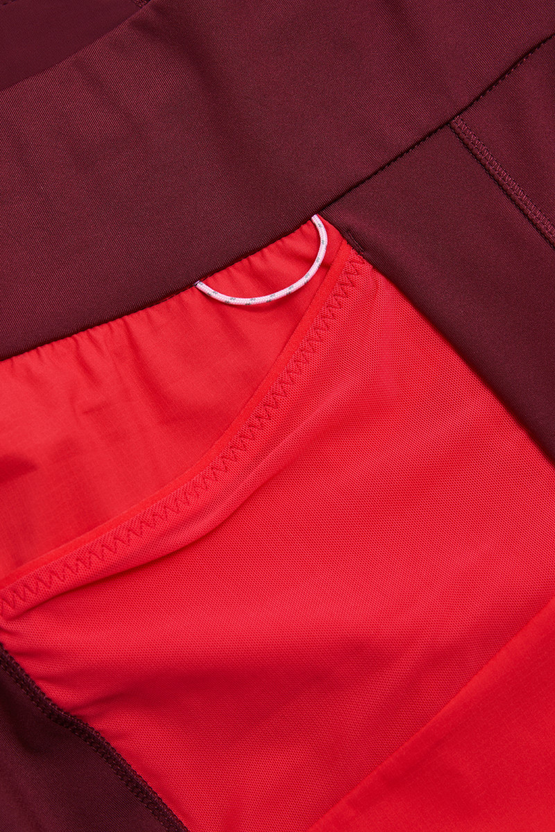 Šortky Peak Performance W Ascent Track Shorts Obscure
