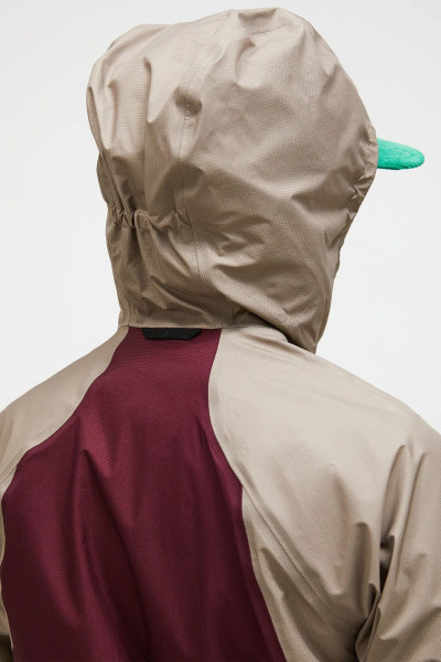 BUNDA PEAK PERFORMANCE W TRAIL 3L HIPE JACKET - Fotografie č. 5