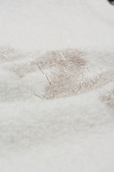 SVETR DKNY TINSEL LOGO BOUCLE C - Fotografie č. 3