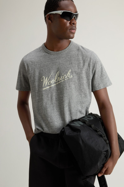 TRIČKO WOOLRICH MOULINE JERSEY LOGO T-SHIRT - Fotografie č. 4