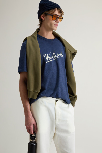 TRIČKO WOOLRICH MOULINE JERSEY LOGO T-SHIRT - Fotografie č. 4