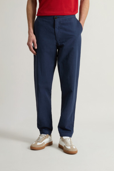 KALHOTY WOOLRICH LINEN BLEND PANTS - Fotografie č. 2