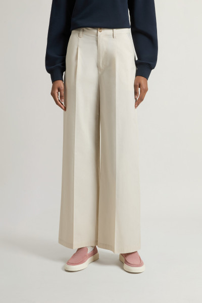 KALHOTY WOOLRICH WIDE LEG CHINO TROUSER - Fotografie č. 2