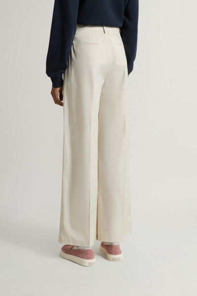 KALHOTY WOOLRICH WIDE LEG CHINO TROUSER - Fotografie č. 3