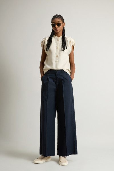 KALHOTY WOOLRICH WIDE LEG CHINO TROUSER - Fotografie č. 1