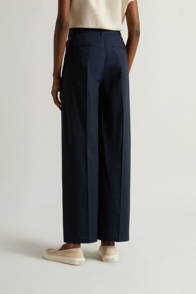 KALHOTY WOOLRICH WIDE LEG CHINO TROUSER - Fotografie č. 3