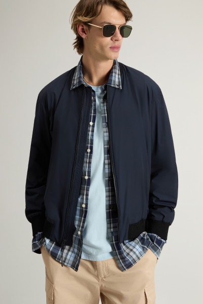 BUNDA WOOLRICH MATT STRETCH BOMBER - Fotografie č. 4