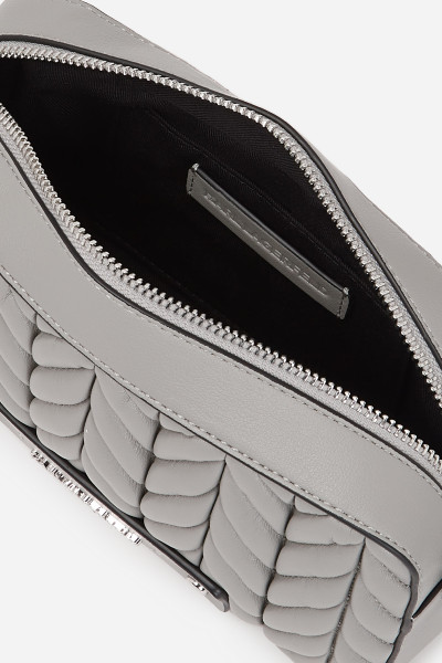 KABELKA KARL LAGERFELD K/WEAVE CAMERA BAG - Fotografie č. 3