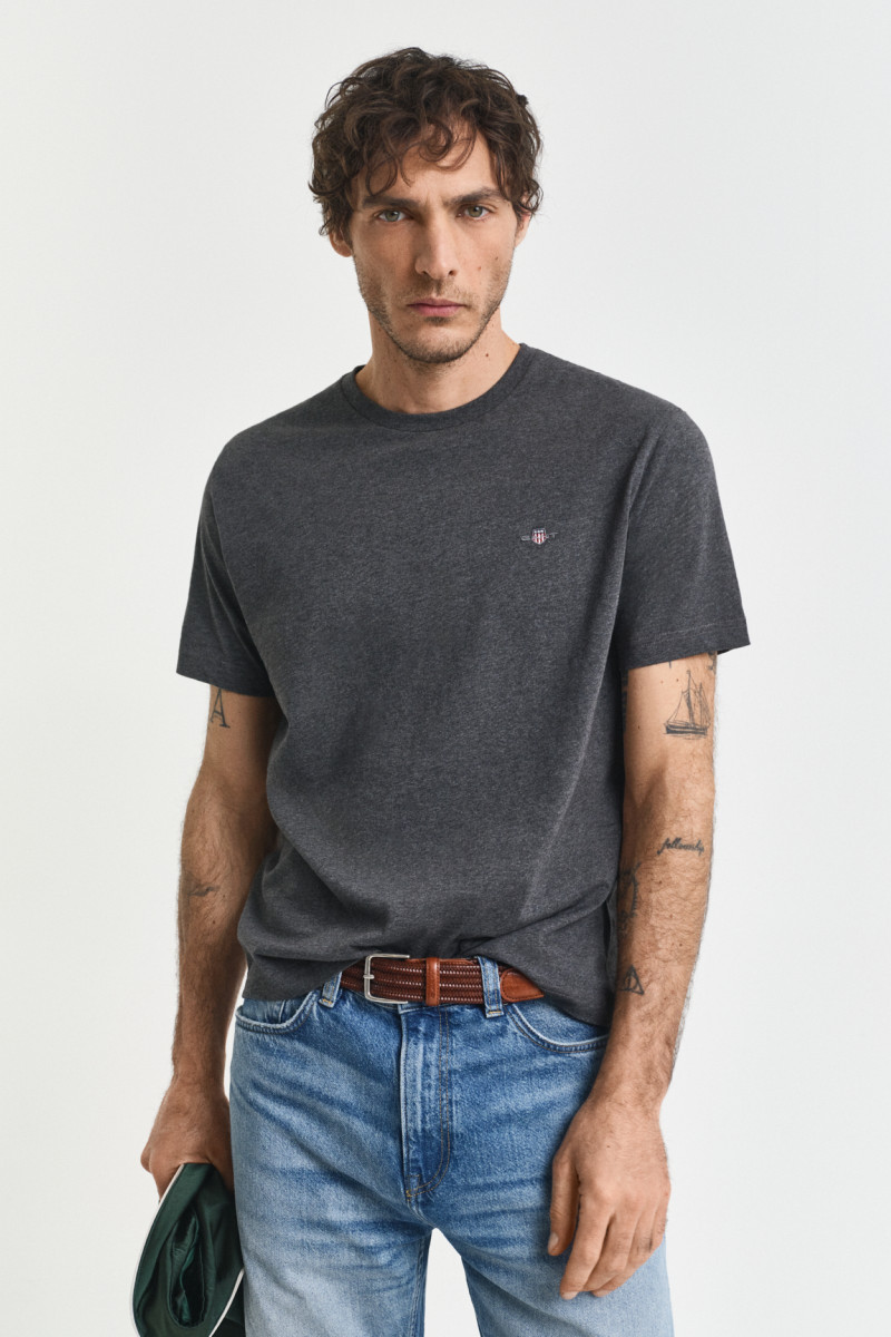 E-shop TRIČKO GANT REG SHIELD SS T-SHIRT ANTRACIT MELANGE
