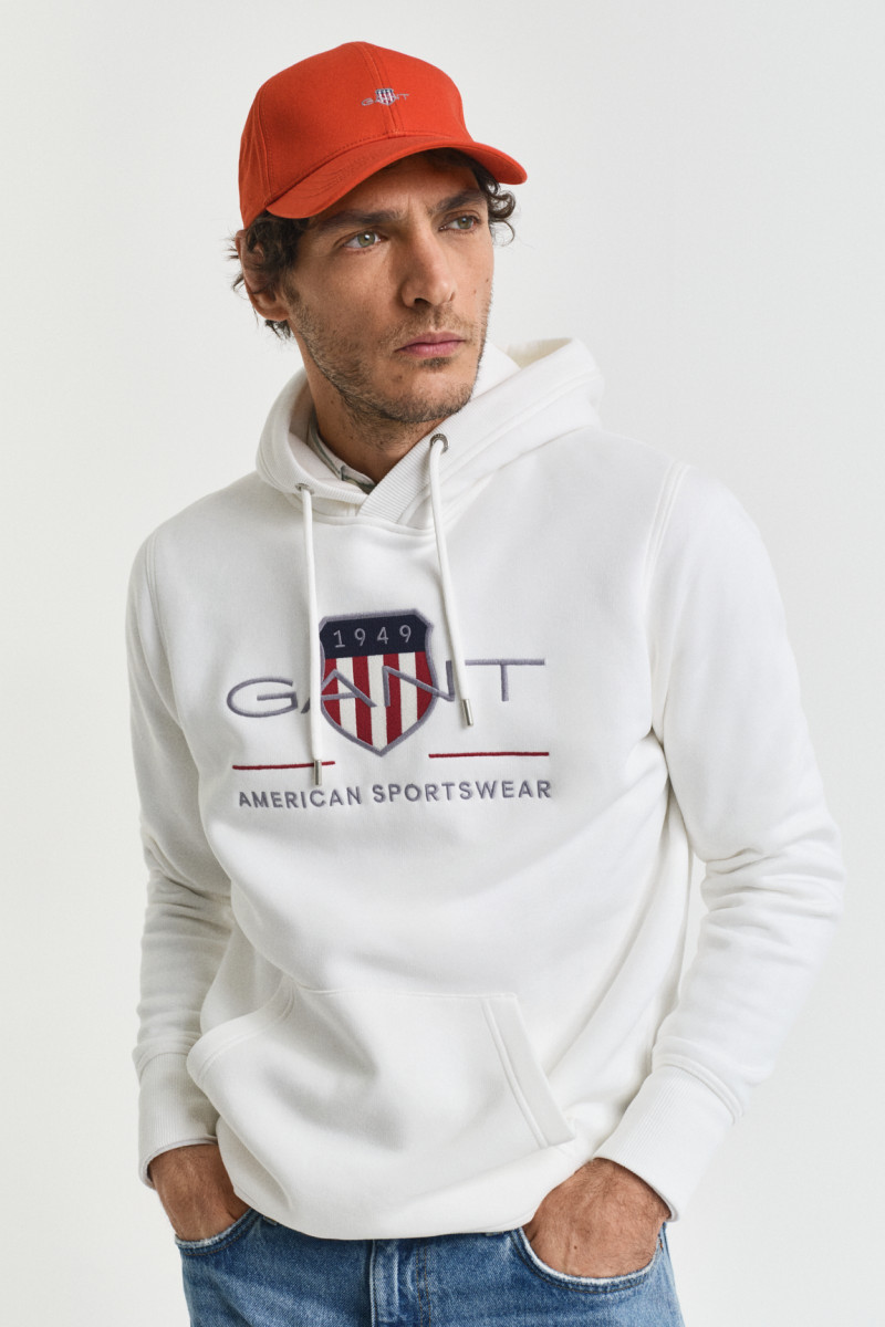 E-shop MIKINA GANT REG ARCHIVE SHIELD HOODIE EGGSHELL