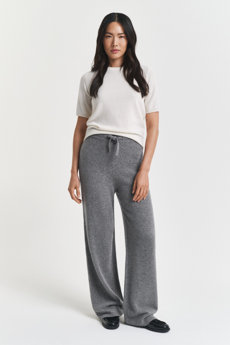 E-shop KALHOTY GANT WOOL KNITTED PANTS CHARCOAL MELANGE