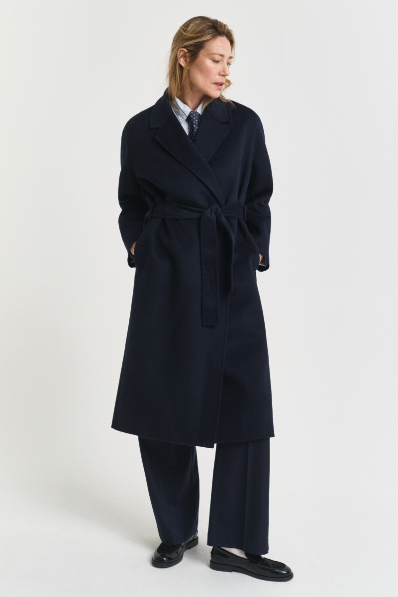 E-shop KABÁT GANT HANDSTITCHED BELTED COAT EVENING BLUE