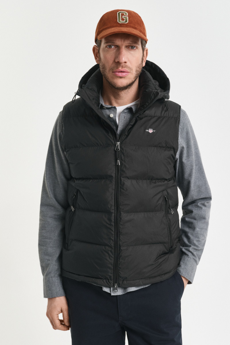 E-shop VESTA GANT ACTIVE CLOUD VEST BLACK