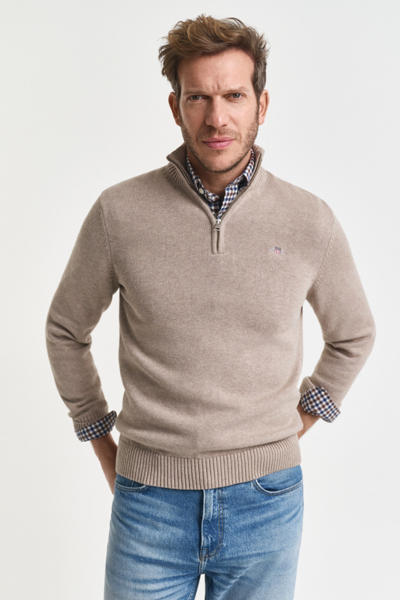 E-shop SVETR GANT CASUAL COTTON HALF ZIP DK. SAND MELANGE