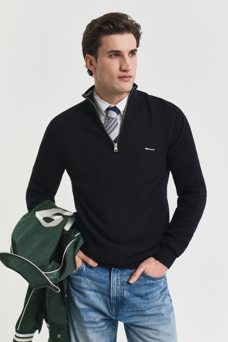 E-shop SVETR GANT COTTON PIQUE HALF ZIP BLACK