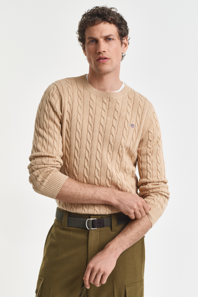 E-shop SVETR GANT COTTON CABLE C-NECK KHAKI MEL