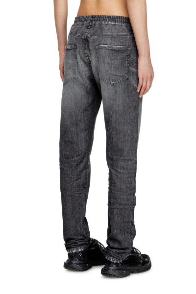 DŽÍNY DIESEL 2062 D-STRUKT-B JOGG SWEAT JEANS - Fotografie č. 3