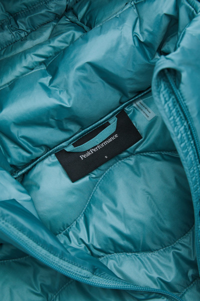 KABÁT PEAK PERFORMANCE W HELIUM DOWN COAT - Fotografie č. 4