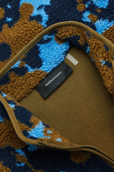 MIKINA PEAK PERFORMANCE W GRAPHIC PILE JACKET - Fotografie č. 4