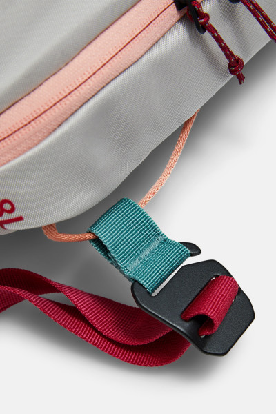 CROSSBODY PEAK PERFORMANCE OUTDOOR CROSSBODY BAG - Fotografie č. 4