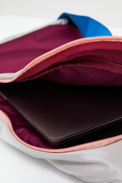 CROSSBODY PEAK PERFORMANCE OUTDOOR CROSSBODY BAG - Fotografie č. 7