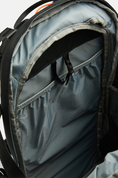 BACKPACK PEAK PERFORMANCE VERTICAL SKI BACKPACK 20L - Fotografie č. 4