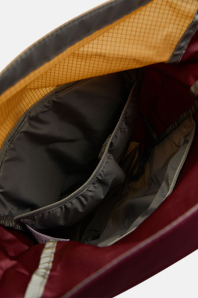 BACKPACK PEAK PERFORMANCE ROLL TOP BACKPACK - Fotografie č. 5