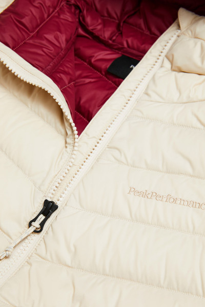 BUNDA PEAK PERFORMANCE W FROST DOWN HOOD JACKET - Fotografia č. 4