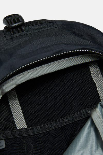 CROSSBODY PEAK PERFORMANCE OUTDOOR SLINGBAG - Fotografia č. 4