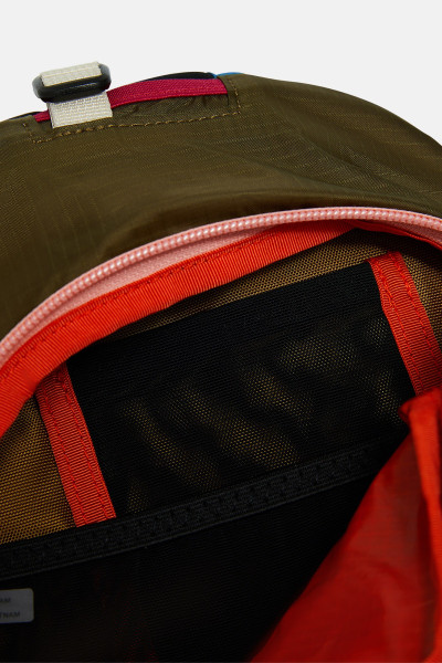 CROSSBODY PEAK PERFORMANCE OUTDOOR SLINGBAG - Fotografia č. 4