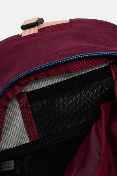 CROSSBODY PEAK PERFORMANCE OUTDOOR SLINGBAG - Fotografia č. 4