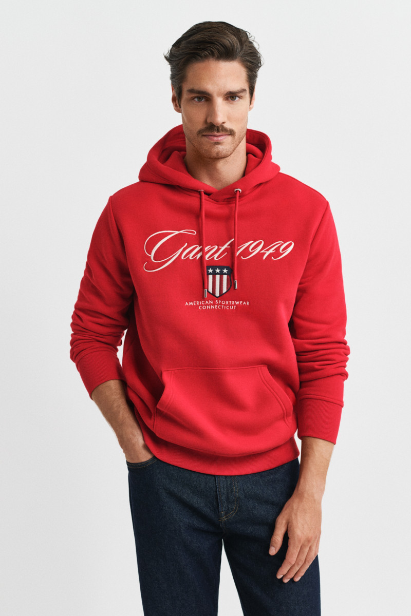 E-shop MIKINA GANT GRAPHIC HOODIE RUBY RED