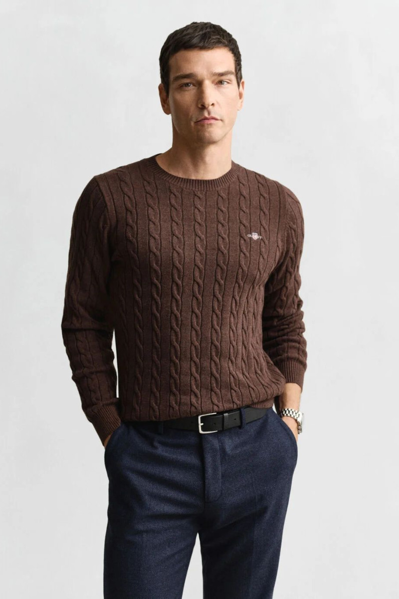 E-shop SVETR GANT COTTON CABLE C-NECK BROWN MELANGE