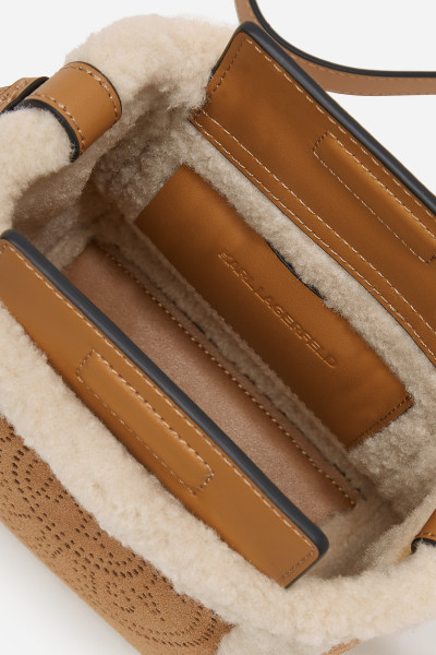 KABELKA KARL LAGERFELD K/CIRCLE SM BUCKET SHEARLING - Fotografie č. 4
