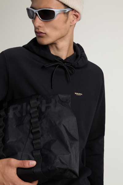MIKINA WOOLRICH LOGO INTERLOCK HOODIE - Fotografie č. 4