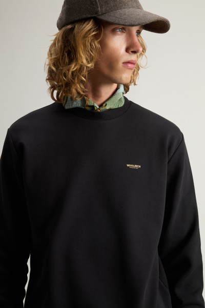 MIKINA WOOLRICH LOGO INTERLOCK CREWNECK - Fotografia č. 4