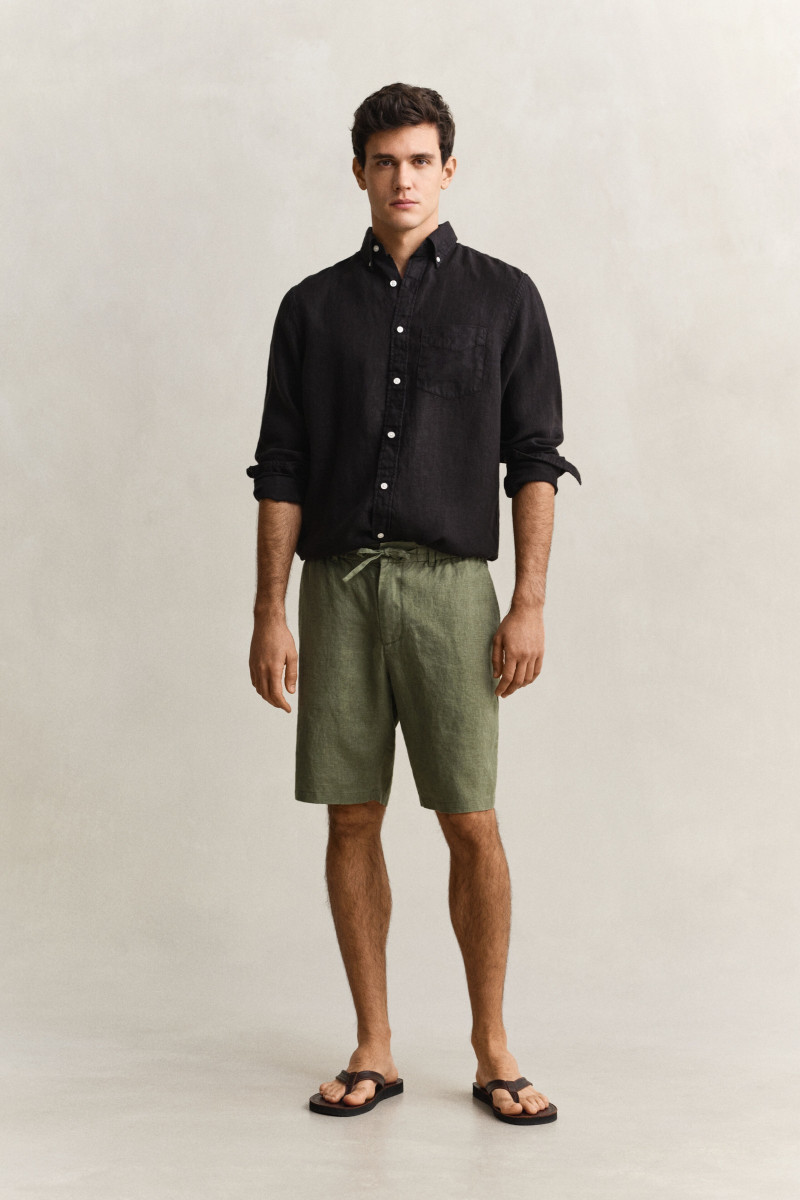 E-shop ŠORTKY GANT REG LINEN DS SHORTS DRY HERB GREEN