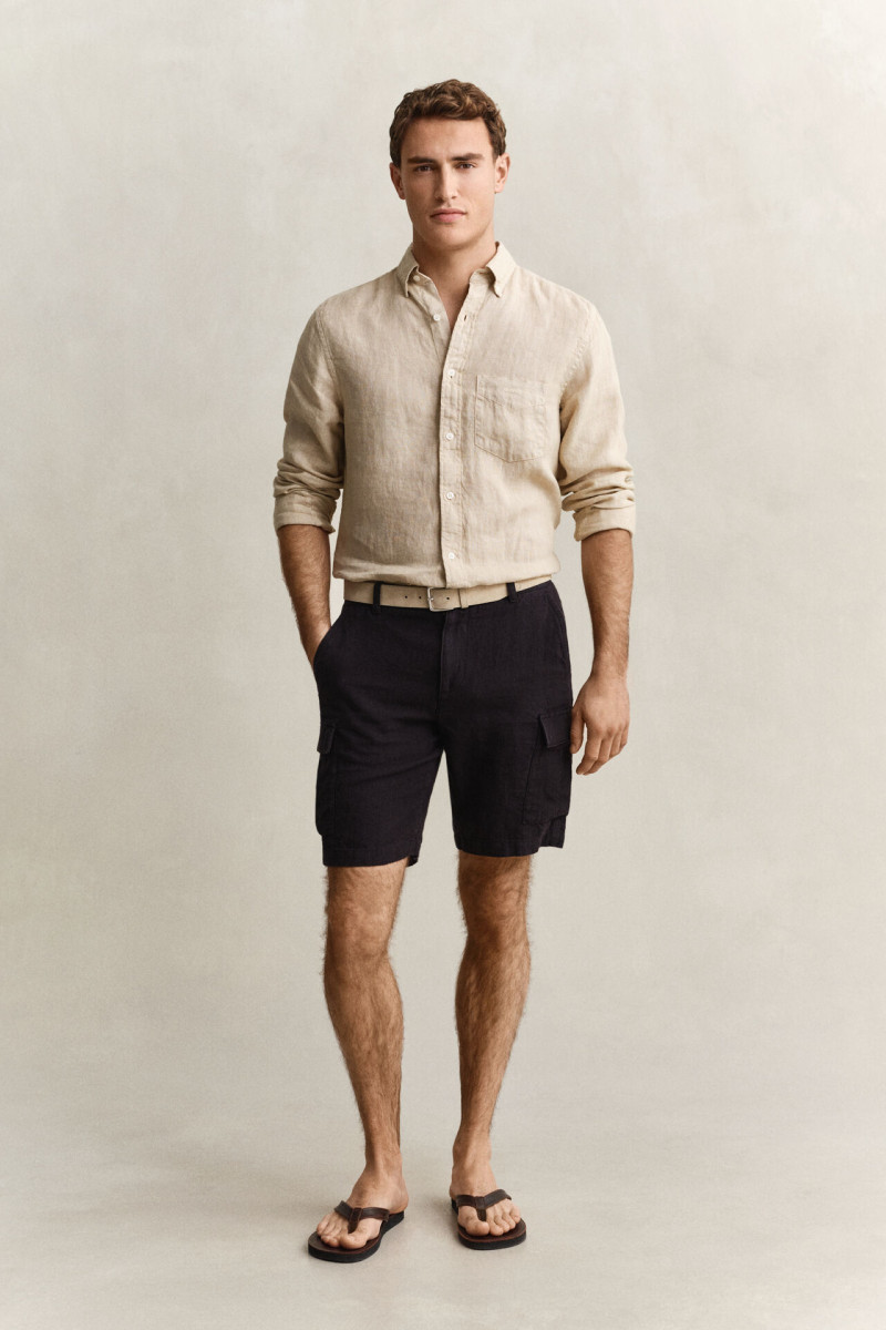ŠORTKY GANT REG LINEN CARGO SHORTS EBONY BLACK