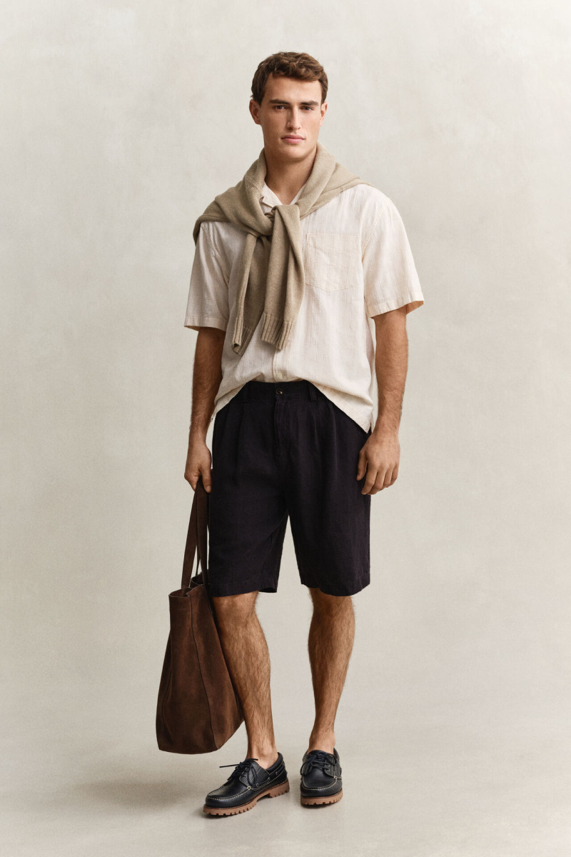 ŠORTKY GANT REL LINEN CHINO SHORTS EBONY BLACK