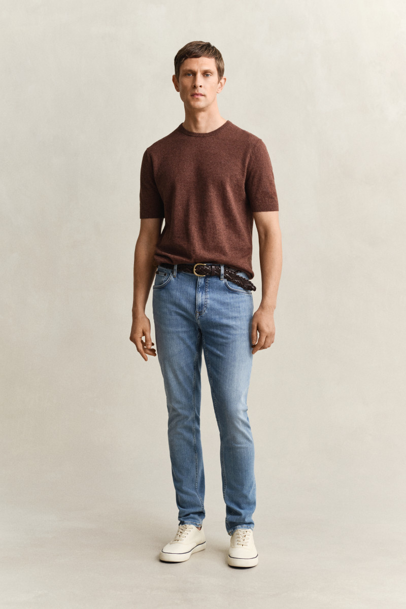 DŽÍNY GANT EXTRA SLIM ACTIVE RECOVER JEANS SEMI LIGHT BLUE WORN IN