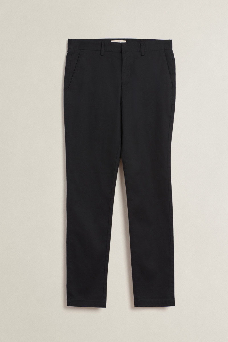 NOHAVICE GANT SLIM SPORTS CHINOS BLACK