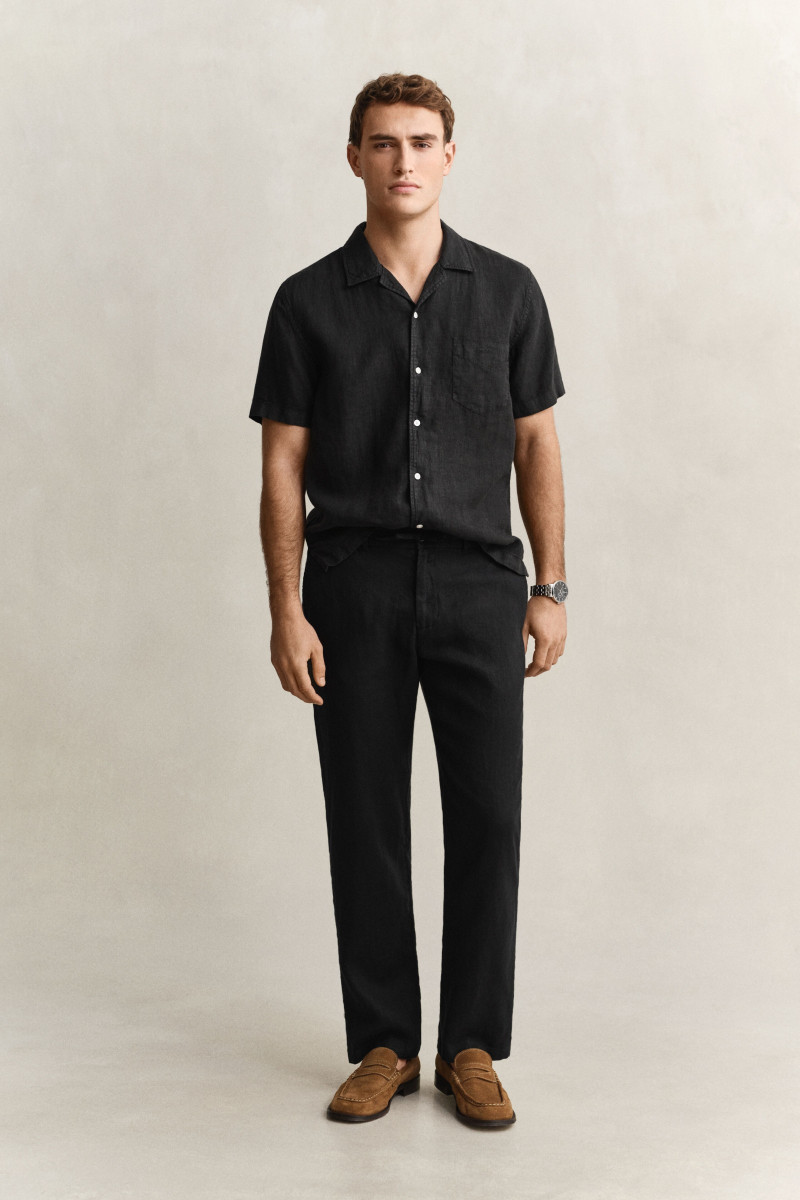 E-shop KALHOTY GANT REG LINEN DS PANTS BLACK